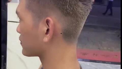 棕褐色卷发男明星,探寻他的星光之路