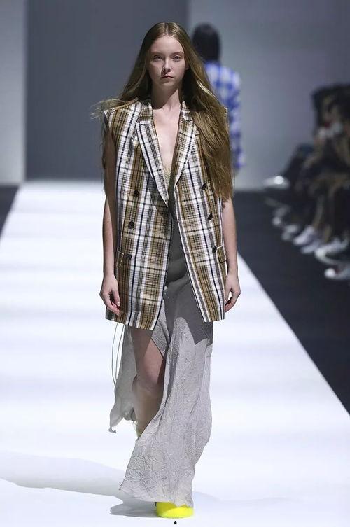 上海时装周闭幕式明星,星光熠熠，时尚盛宴落幕