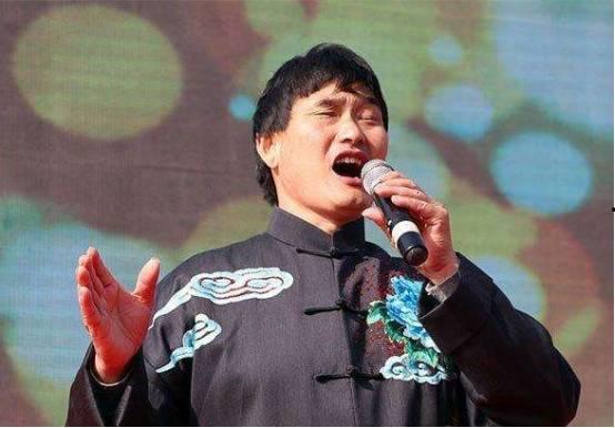 娱乐吃瓜群众朱之文,从农民歌手到娱乐焦点，揭秘他的吃瓜人生